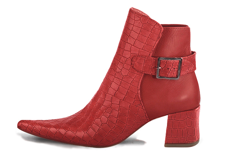 Scarlet red women's ankle boots with buckles at the back. Pointed toe. Medium block heels. Profile view - Florence KOOIJMAN